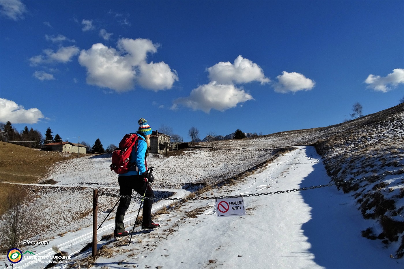 13 Su stradetta sterrata un po' innevata da Lavaggio alle cascine.JPG